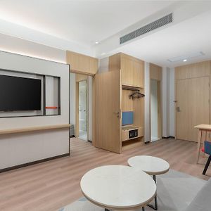 One-Bedroom King Suite